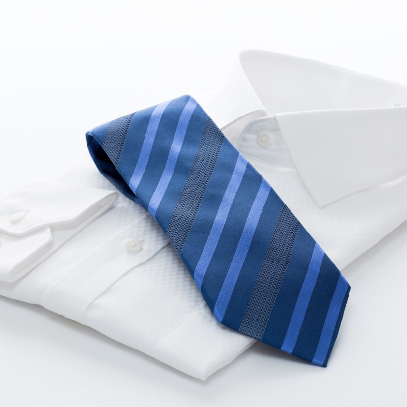 ネクタイは自宅で洗濯できる？手洗い方法や洗濯機を使う際のコツ