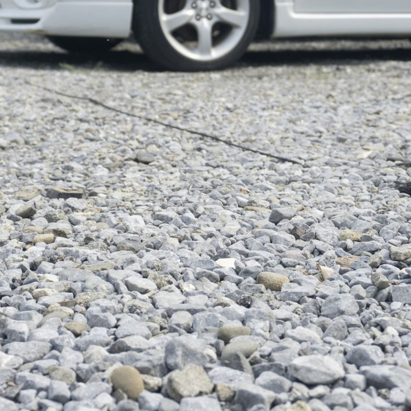 駐車場に敷く砂利の種類は？砕石とどちらがおすすめ？